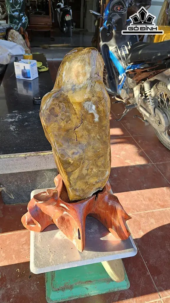 Tác Phẩm Đá Canxedon Vàng  Cao 55 Ngang 19 (cm) 21kg