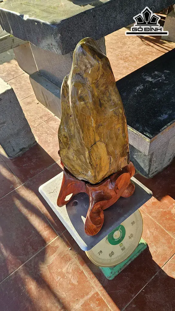 Tác Phẩm Đá Canxedon Vàng  Cao 55 Ngang 19 (cm) 21kg