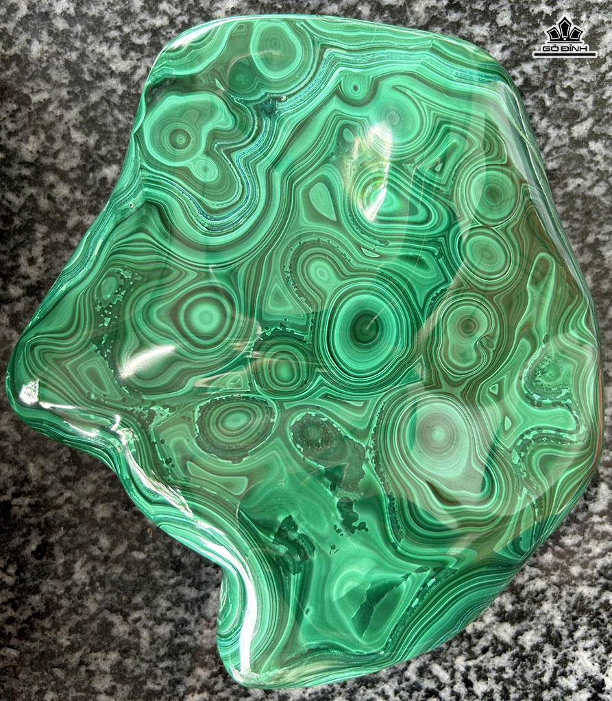 Tác Phẩm Đá Malachite Cao 15 Ngang 16 (cm) 1,6kg