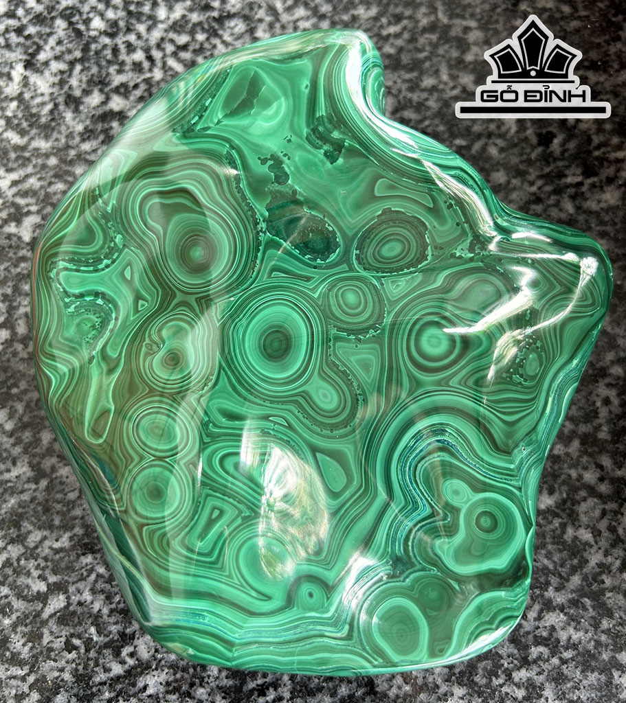 Tác Phẩm Đá Malachite Cao 15 Ngang 16 (cm) 1,6kg