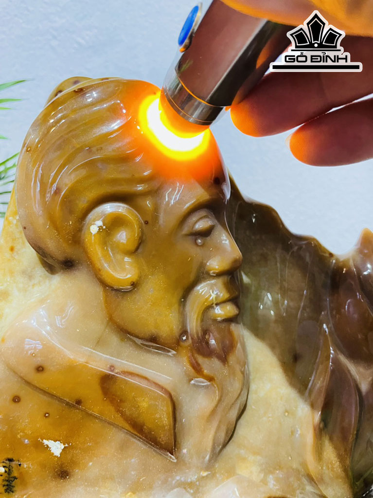 Tác Phẩm Chân Dung Bác Hồ Đá Mã Não Vàng Cao 35 Ngang 30 (cm) 8,2kg