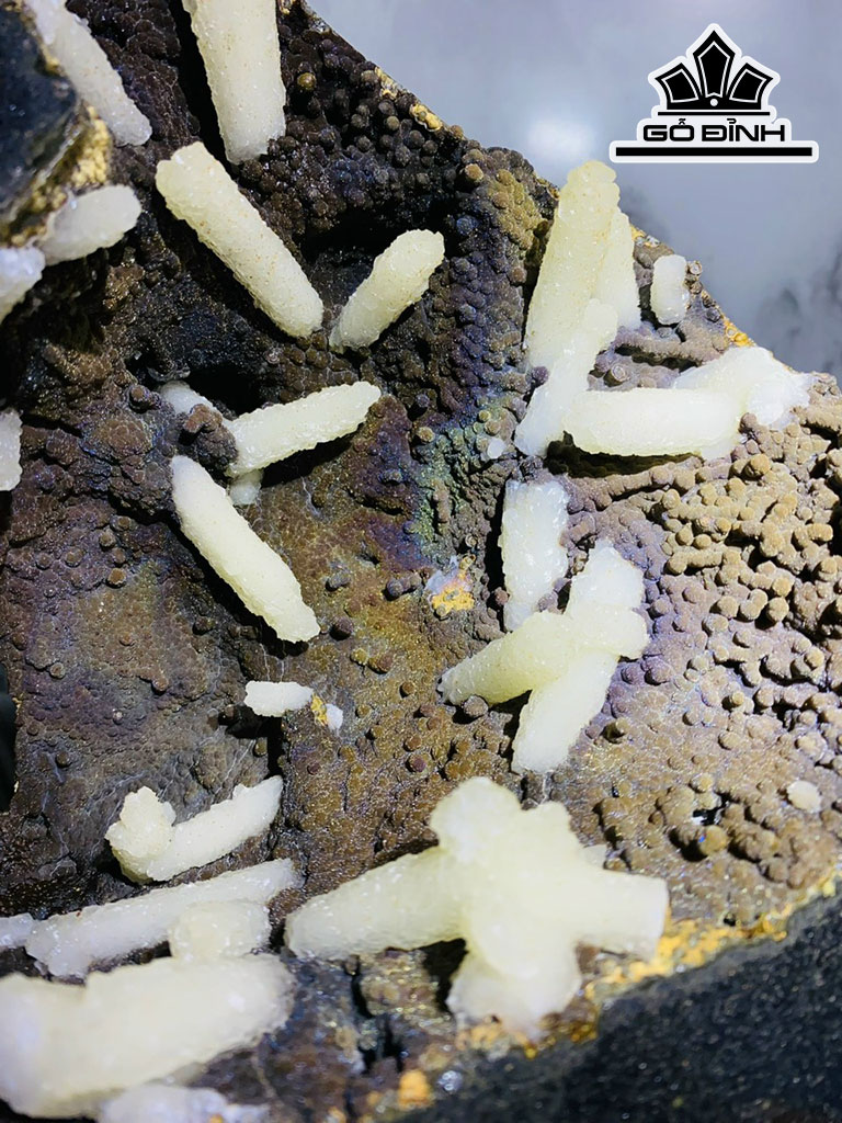 Tác Phẩm Đá Bazan Cao 40 Ngang 27 (cm) 18,1kg