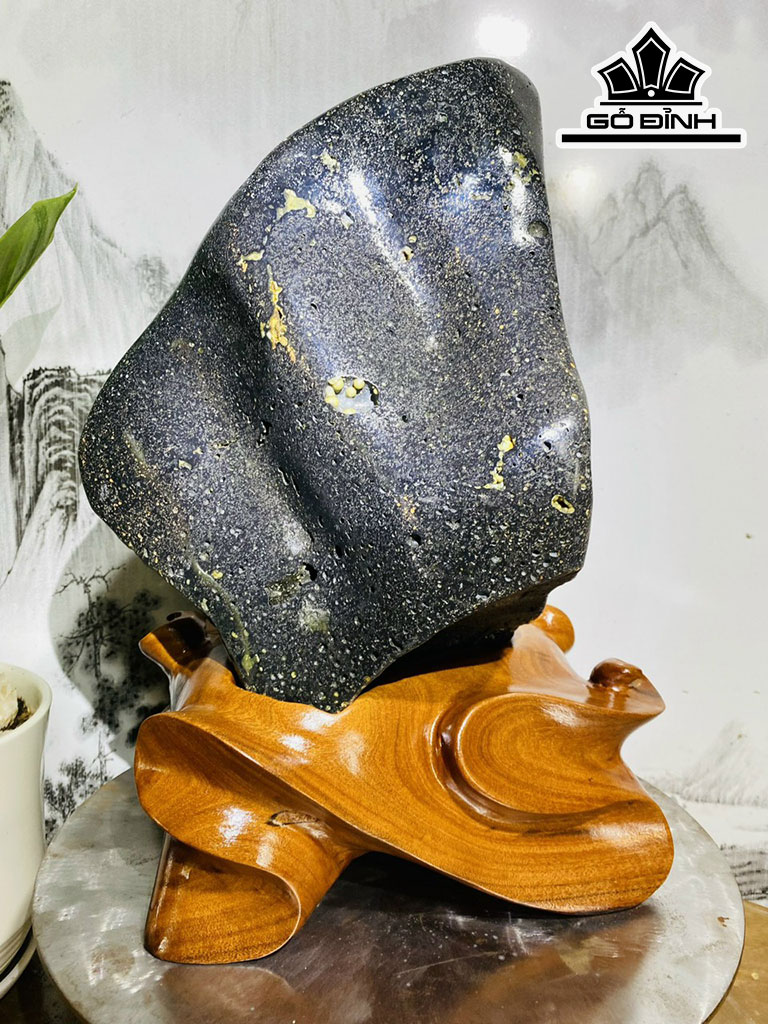 Tác Phẩm Đá Bazan Cao 40 Ngang 27 (cm) 18,1kg