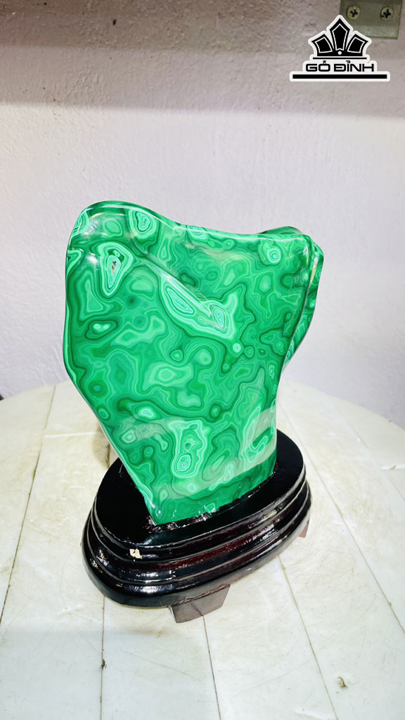 Tác Phẩm Đá Lông Công (Malachite) Cao 20 Ngang 17 (cm) 1,9kg