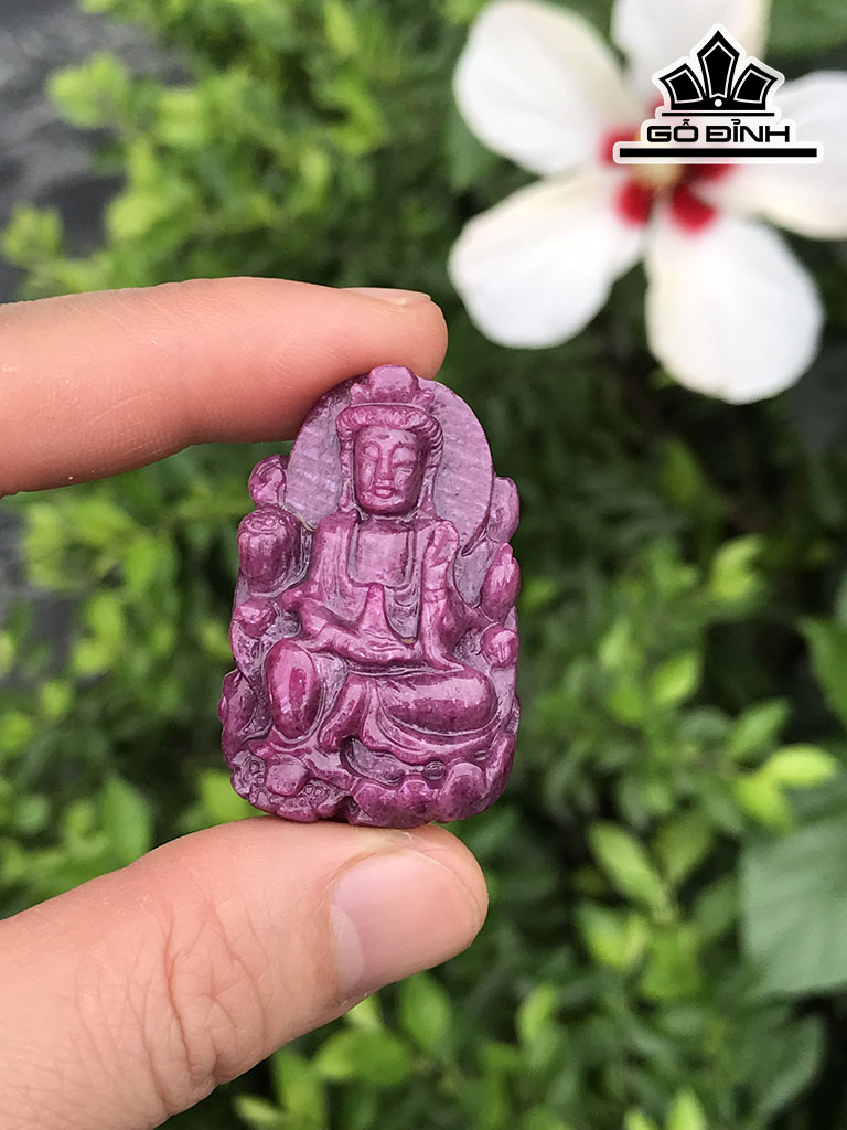 Mặt Dây Chuyền Quan Âm Bồ Tát Đá Ruby Cao 38,8 Ngang 25,3 Sâu 9 (mm) 90,3cts