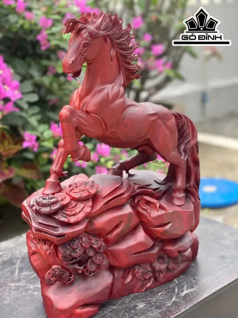 tuong-ngua-phong-thuy-nhat-ma-thong-dong-go-tu-dan-cao-48-ngang-35-sau-23-cm-430012