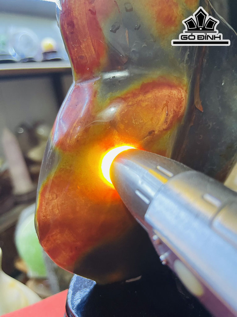 Tác Phẩm Đá Mã Não Cao 23 (cm) 1,5kg