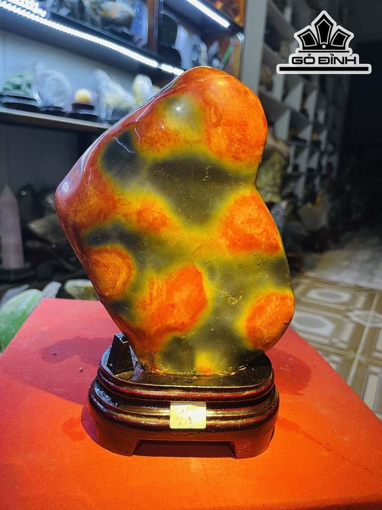 Tác Phẩm Đá Mã Não Cao 23 (cm) 1,5kg