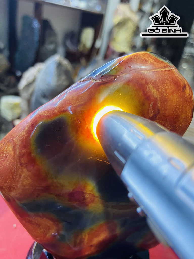 Tác Phẩm Đá Mã Não Cao 23 (cm) 1,5kg