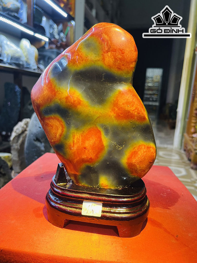 Tác Phẩm Đá Mã Não Cao 23 (cm) 1,5kg