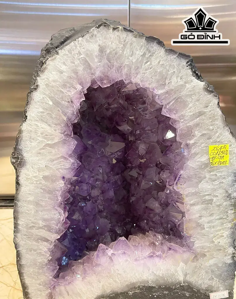 Động Tinh Thể Đá Thạch Anh Tím Cao 38 Ngang 28 Sâu 22 (cm) 28,4kg