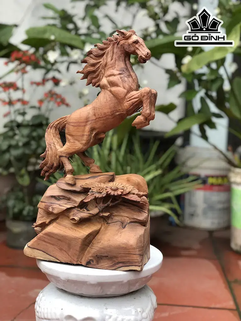 tuong-ngua-phong-thuy-nhat-ma-phi-thien-go-cam-cao-45-ngang-25-sau-12-cm-430521