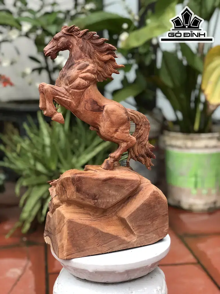 tuong-ngua-phong-thuy-nhat-ma-phi-thien-go-cam-cao-45-ngang-25-sau-12-cm-430522