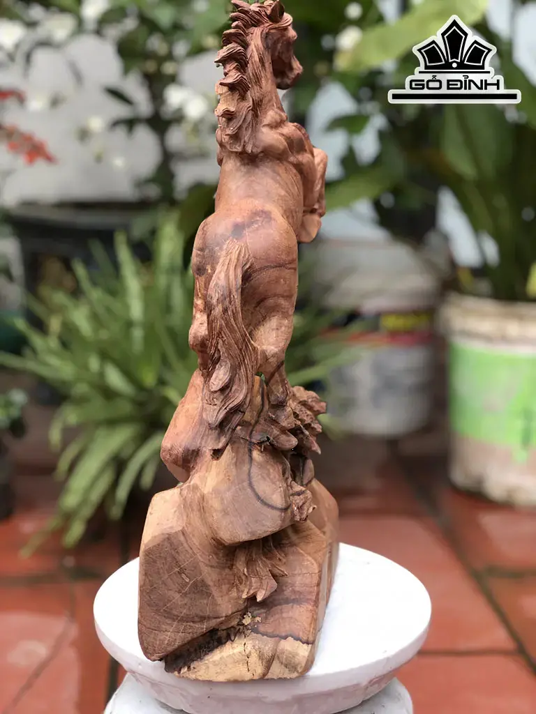 tuong-ngua-phong-thuy-nhat-ma-phi-thien-go-cam-cao-45-ngang-25-sau-12-cm-430523