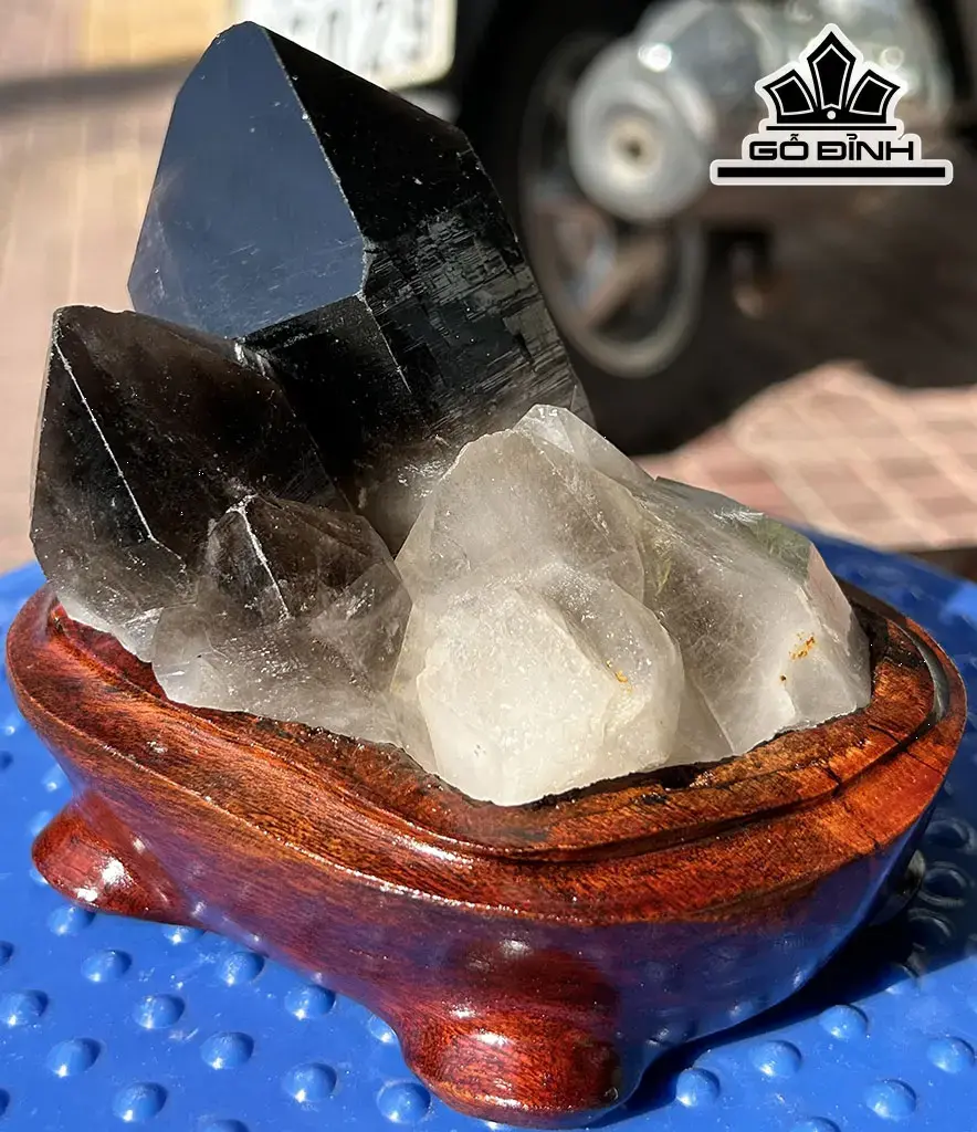 Tác Phẩm Đá Thạch Anh Khói ( Smoky Quartz ) Cao 10 Ngang 12 (cm) 805g