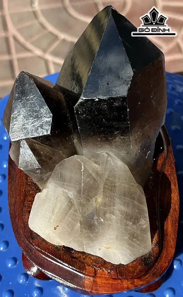 Tác Phẩm Đá Thạch Anh Khói ( Smoky Quartz ) Cao 10 Ngang 12 (cm) 805g
