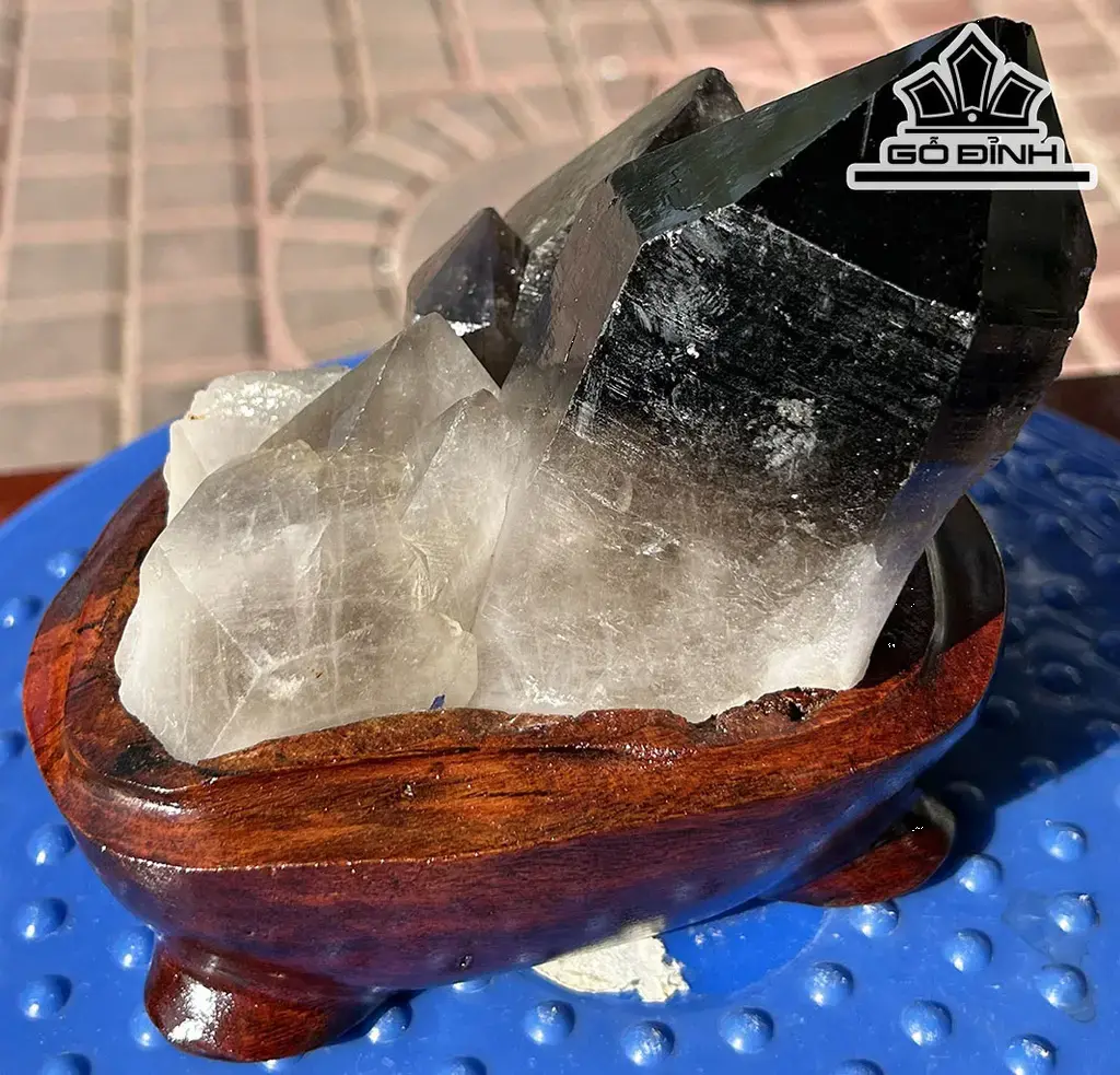 Tác Phẩm Đá Thạch Anh Khói ( Smoky Quartz ) Cao 10 Ngang 12 (cm) 805g