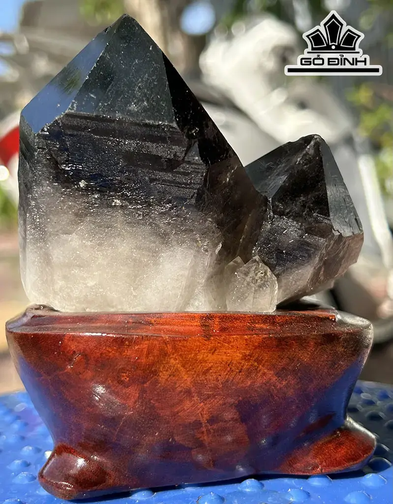 Tác Phẩm Đá Thạch Anh Khói ( Smoky Quartz ) Cao 10 Ngang 12 (cm) 805g