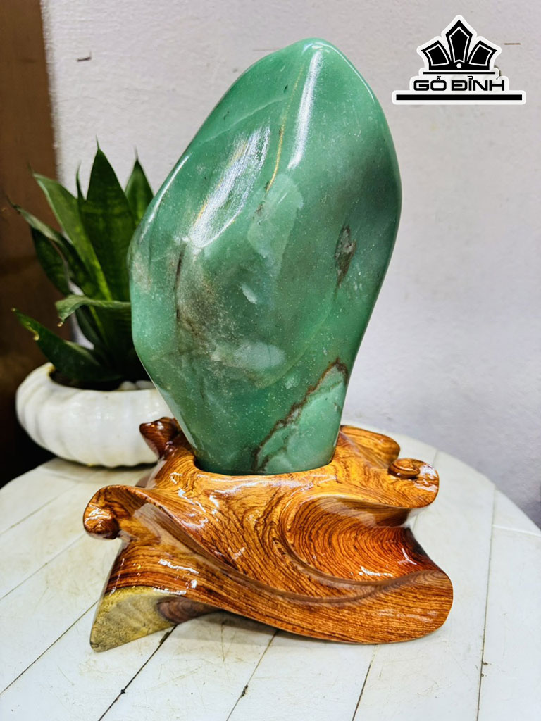 Tác Phẩm Đá Thạch Anh Xanh (Aven) Cao 29 Ngang 15 (cm) 4,5kg