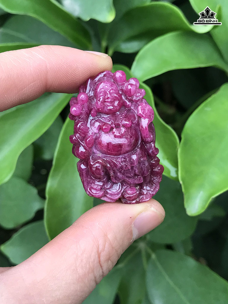 Mặt Dây Chuyền Di Lặc Đá Ruby Cao 4,3 Ngang 2,8 Sâu 0,95 (cm) 102,5cts