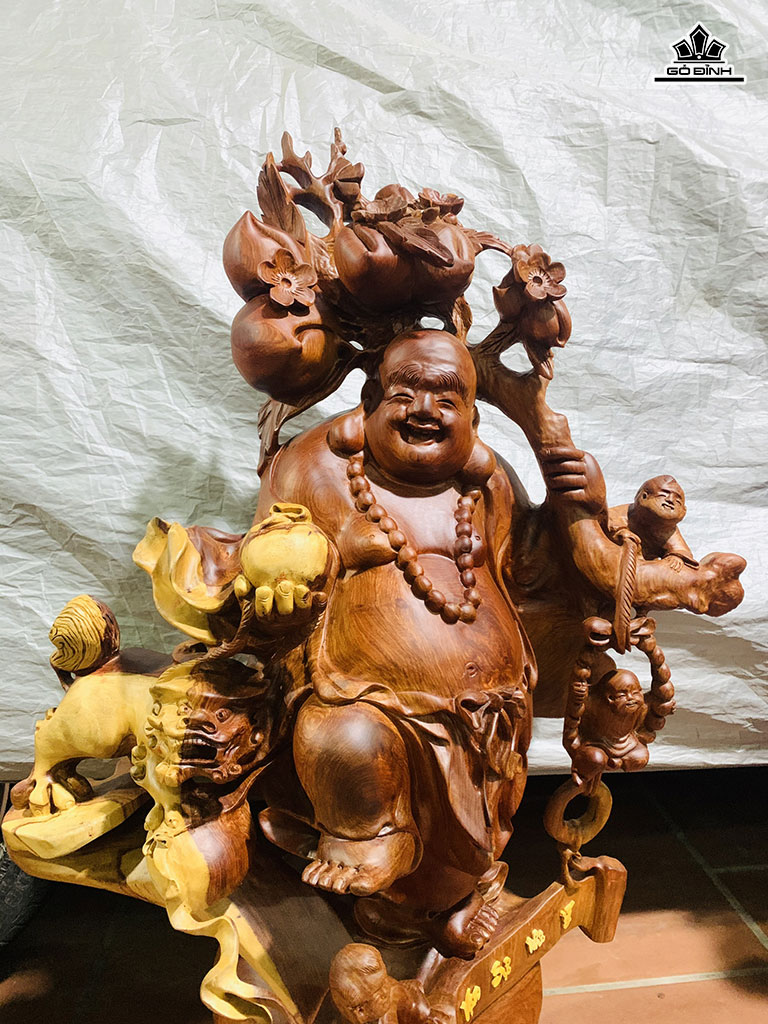 tuong-phat-di-lac-tam-phuc-vac-canh-dao-go-huong-cao-90-ngang-56-sau-36-cm-432306