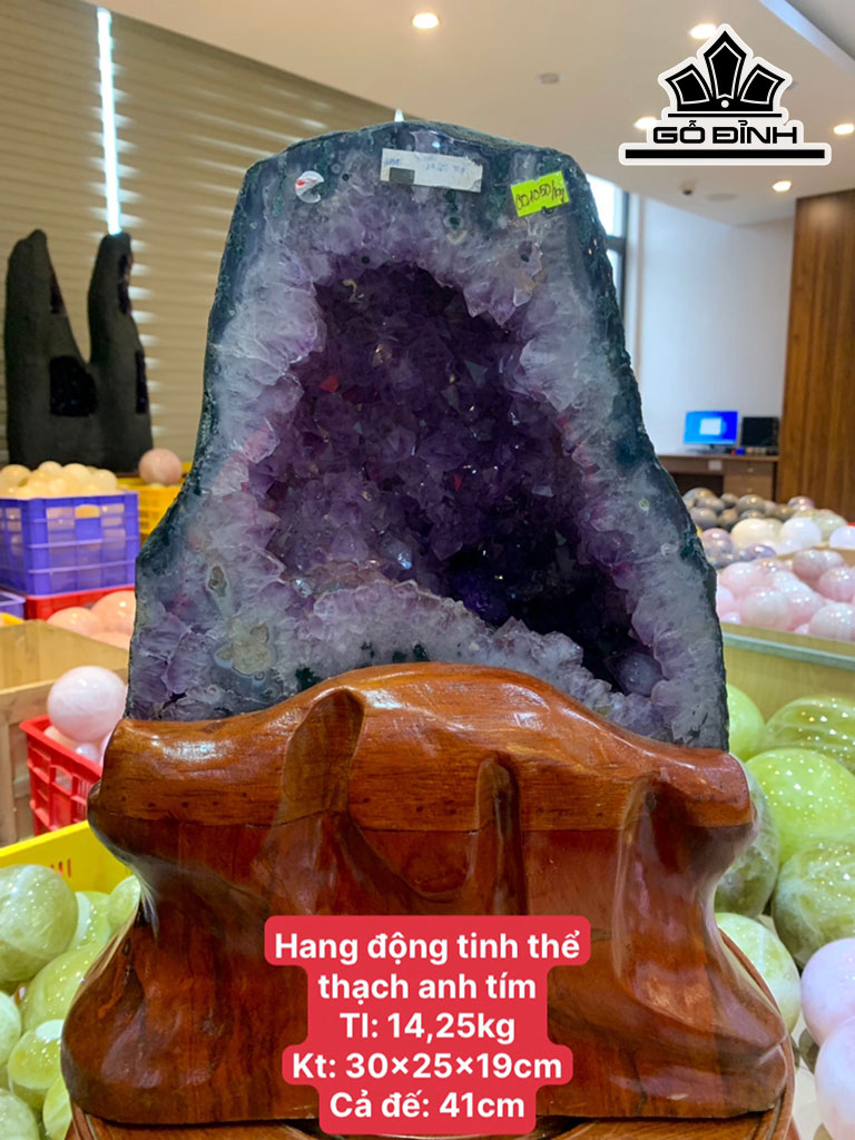 Hang Động Đá Thạch Anh Tím Cao 41 Ngang 25 Sâu 19 (cm) 14,25kg (Riêng Đá Cao 30cm)