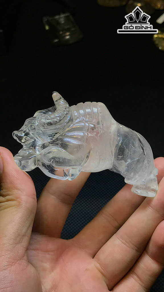 Tác Phẩm Bò Tót Đá Thạch Anh Trắng Cao 81,8 Ngang 41 Sâu 27,9 (mm) 125,7g