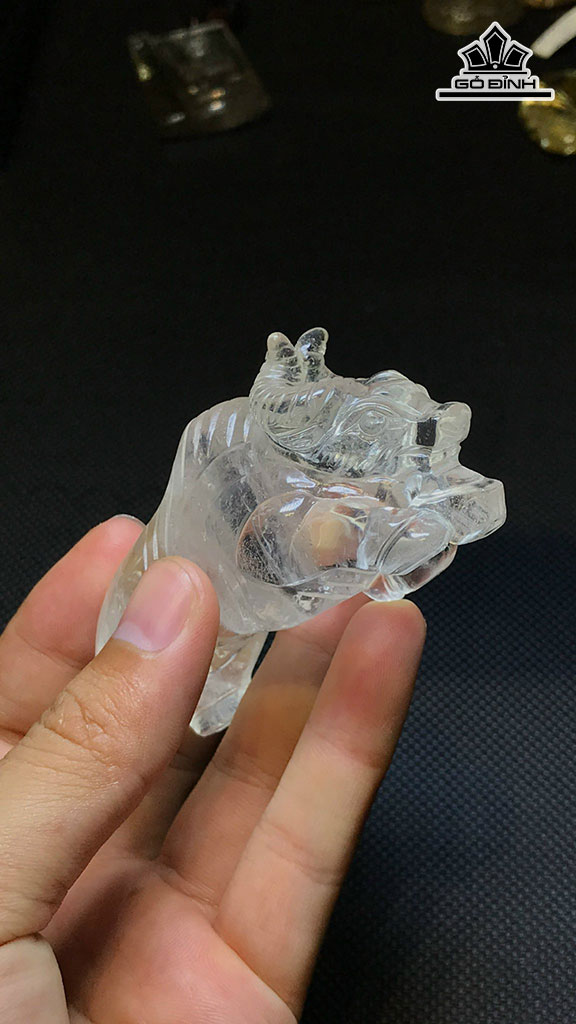 Tác Phẩm Bò Tót Đá Thạch Anh Trắng Cao 81,8 Ngang 41 Sâu 27,9 (mm) 125,7g