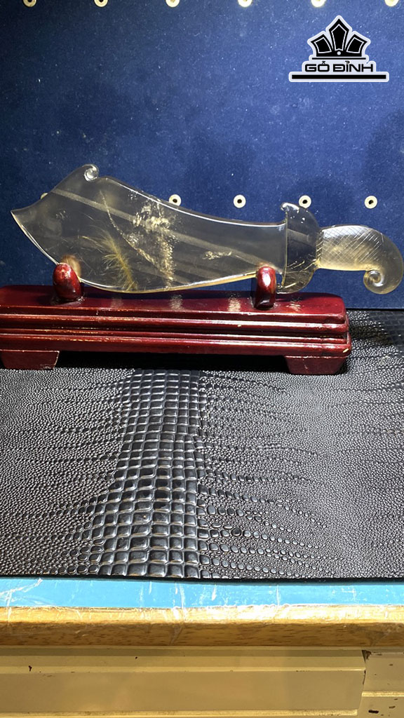 Tác Phẩm Đao Đồ Long Đá Thạch Anh Tóc Vàng Cao 286 Ngang 90 Sâu 15 (mm) 426,6g