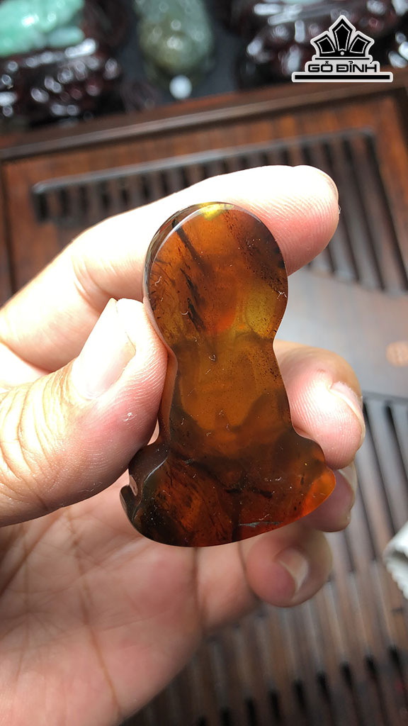Mặt Dây Chuyền Quan Âm Đá Hổ Phách Cao 49,5 Ngang 31 Sâu 11 (mm) 89g