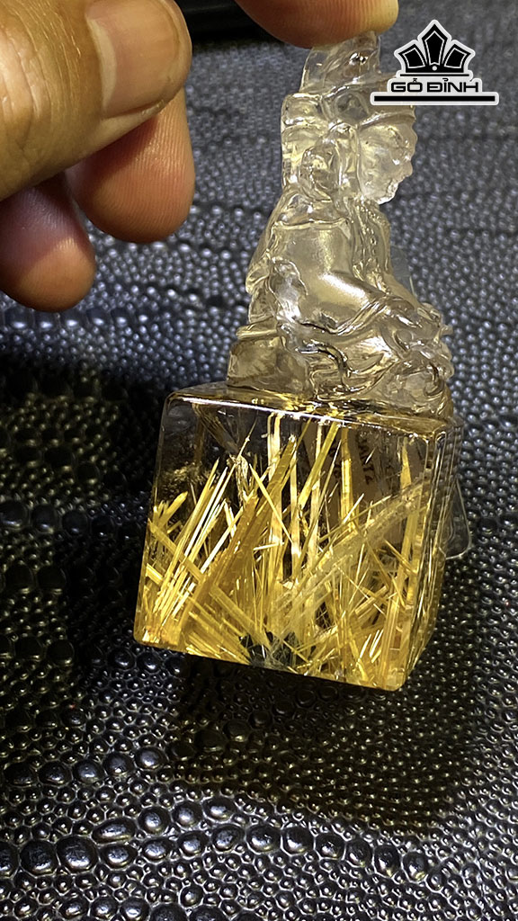 Ấn Hoàng Thần Tài Bảo Thiên Đá Thạch Anh Tóc Vàng Cao 72,71 Ngang 35,09 Sâu 31,06 (mm) 114,96g