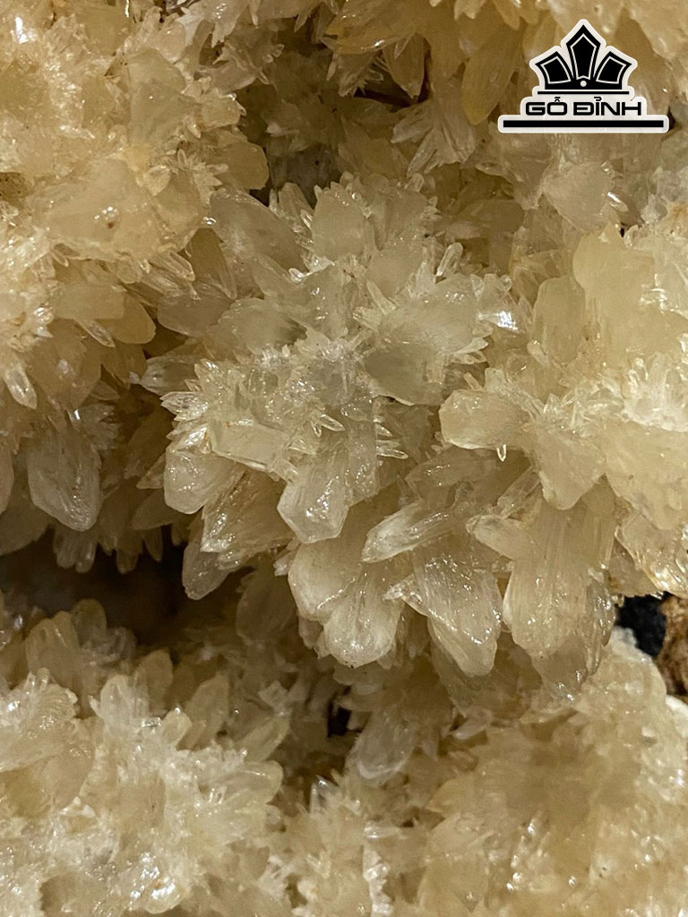Tác Phẩm Đá Calcite Cao 21 (cm) 2,5kg