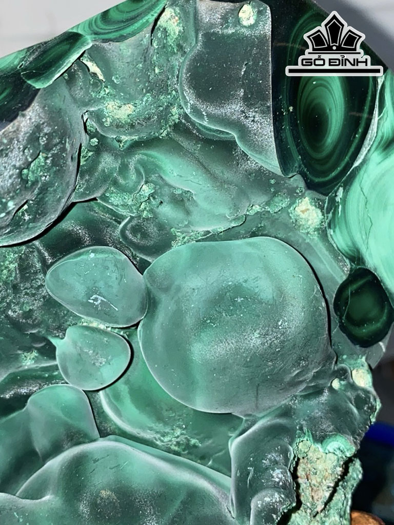 Tác Phẩm Đá Malachite Cao 15 (cm) 1,1kg