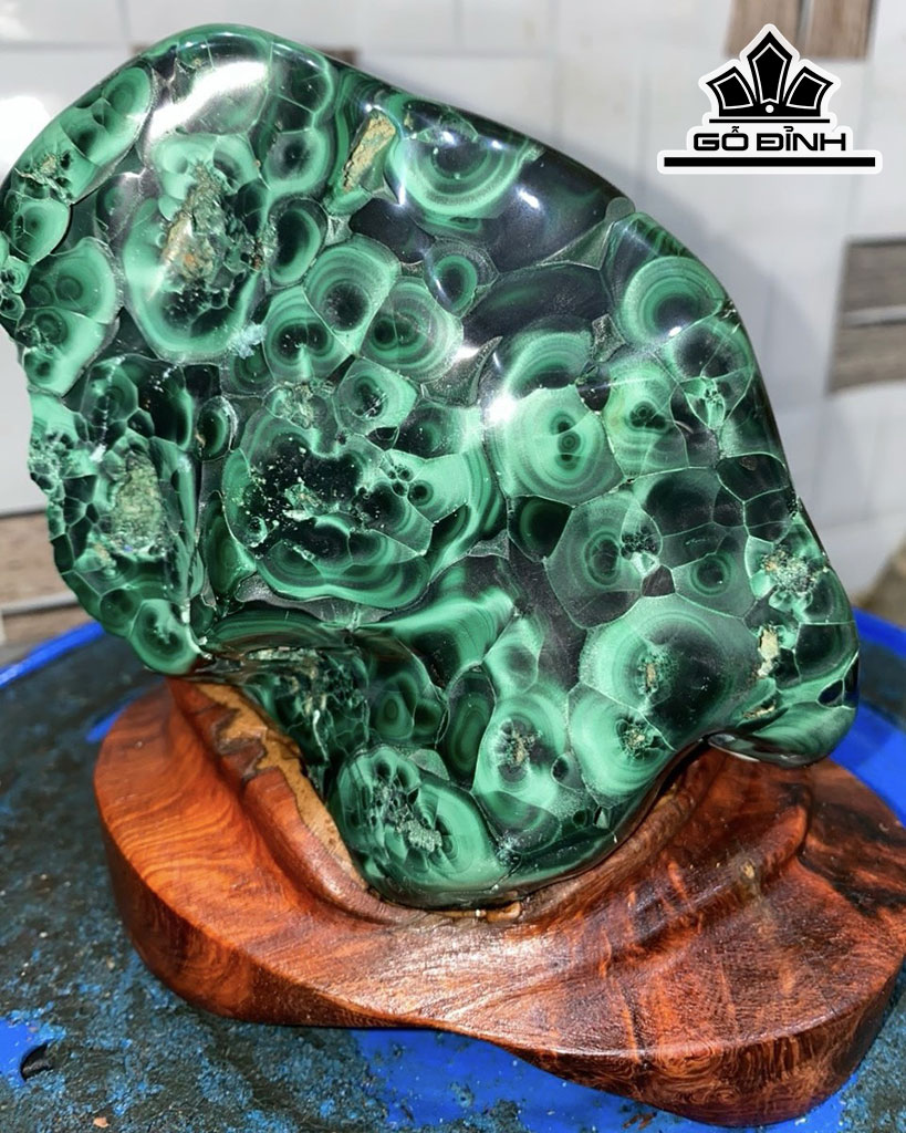 Tác Phẩm Đá Malachite Cao 15 (cm) 1,1kg