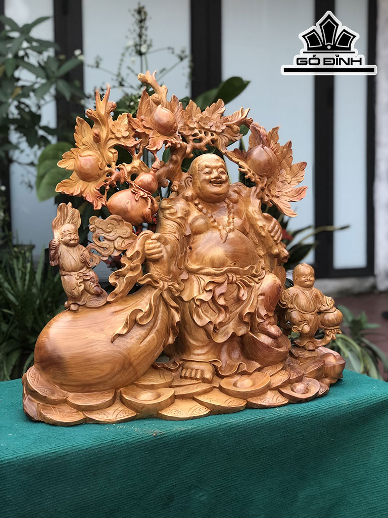 tuong-phat-di-lac-nhi-phuc-vac-dao-go-huong-cao-61-ngang-65-sau-28-cm-434599
