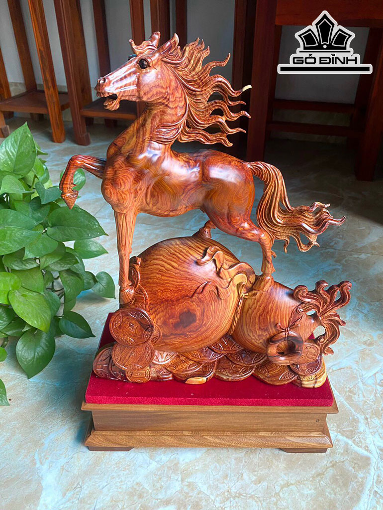 tuong-ngua-phong-thuy-nhat-ma-phi-thien-go-cam-cao-ca-ky-50-ngang-30-sau-11-cm-434665