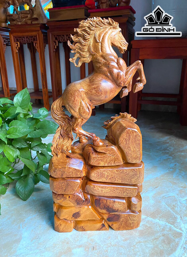tuong-ngua-phong-thuy-nhat-ma-phi-thien-go-huong-cao-52-ngang-24-sau-13-cm-434668