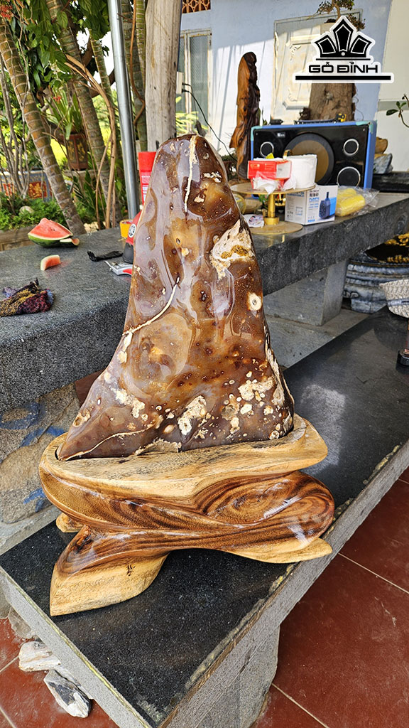 Tác Phẩm Đá Mã Não Mật Ong Cao 68 Ngang 25 (cm) 23kg