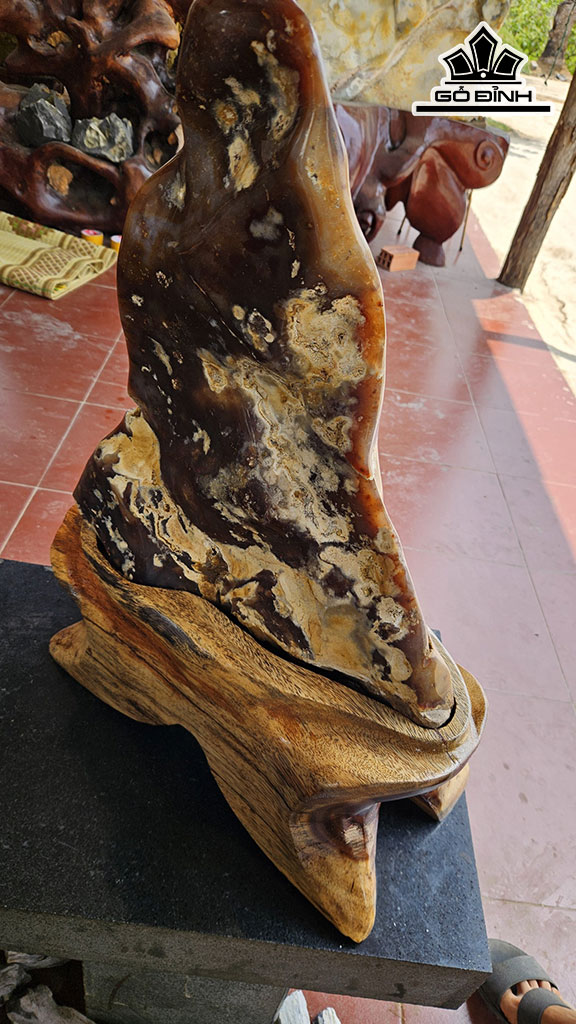 Tác Phẩm Đá Mã Não Mật Ong Cao 68 Ngang 25 (cm) 23kg