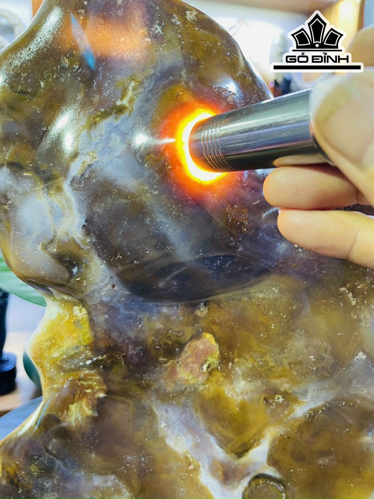 Tác Phẩm Đá Mã Não Mật Ong Cao 57 Ngang 35 (cm) 19kg