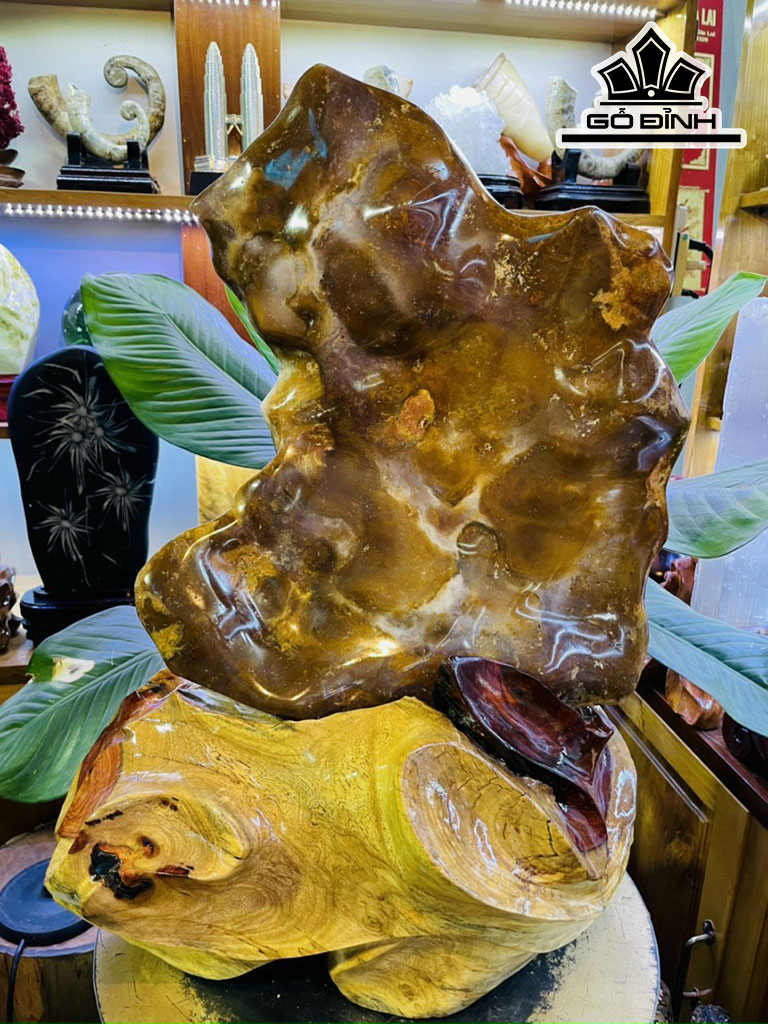 Tác Phẩm Đá Mã Não Mật Ong Cao 57 Ngang 35 (cm) 19kg