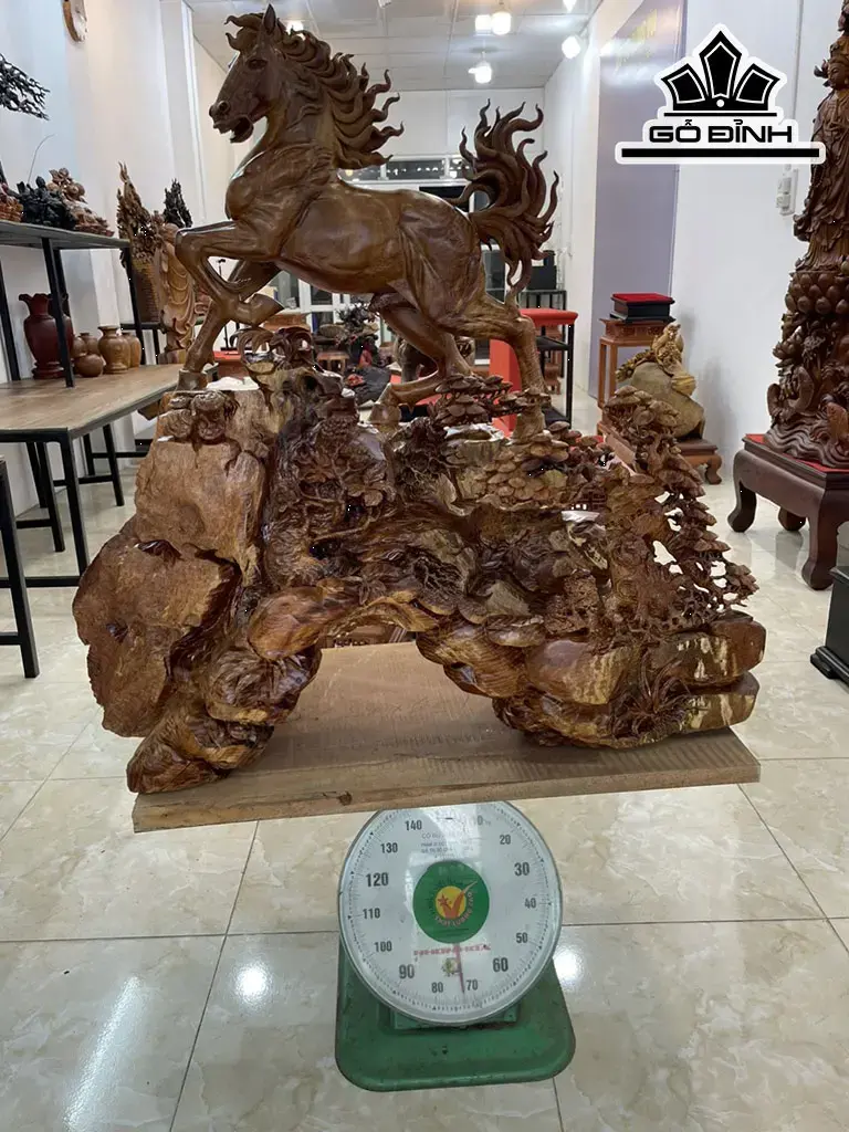 tuong-ngua-phong-thuy-nhat-ma-phi-thien-go-sun-huong-cao-95-ngang-102-sau-42-cm-435075