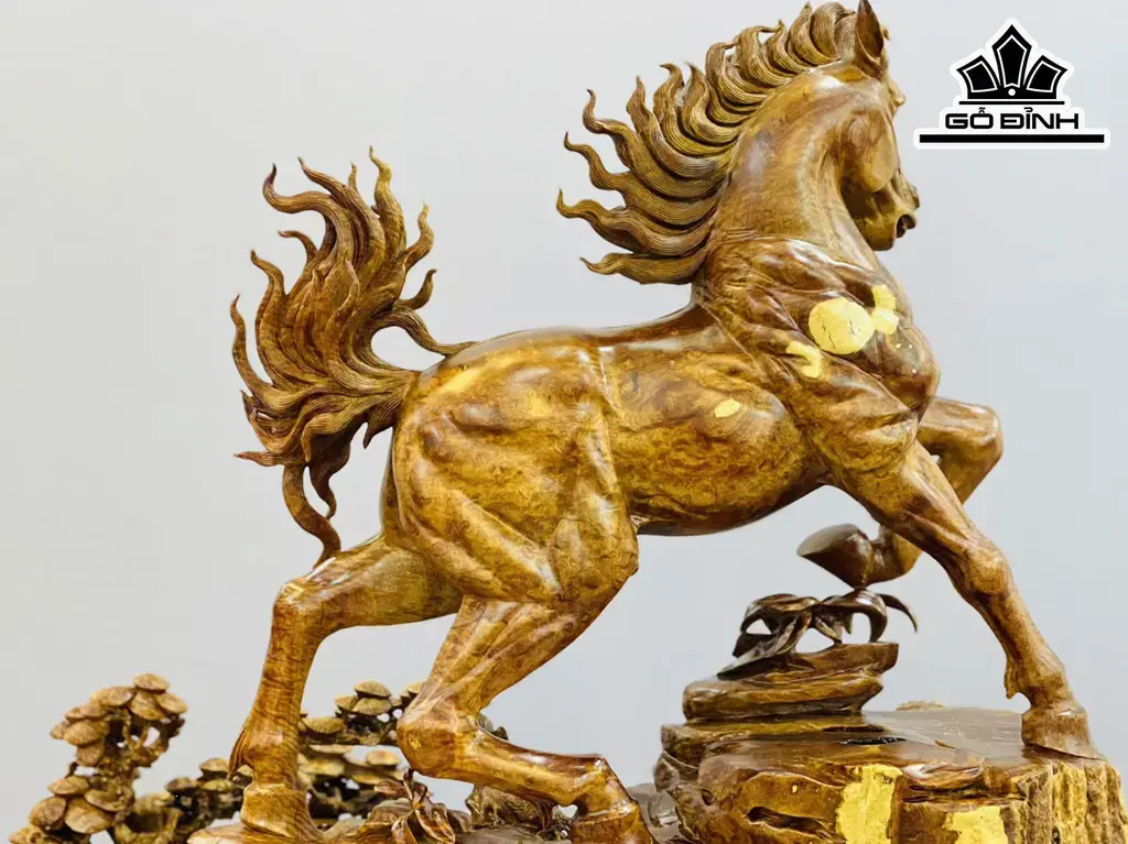 tuong-ngua-phong-thuy-nhat-ma-phi-thien-go-sun-huong-cao-95-ngang-102-sau-42-cm-435076