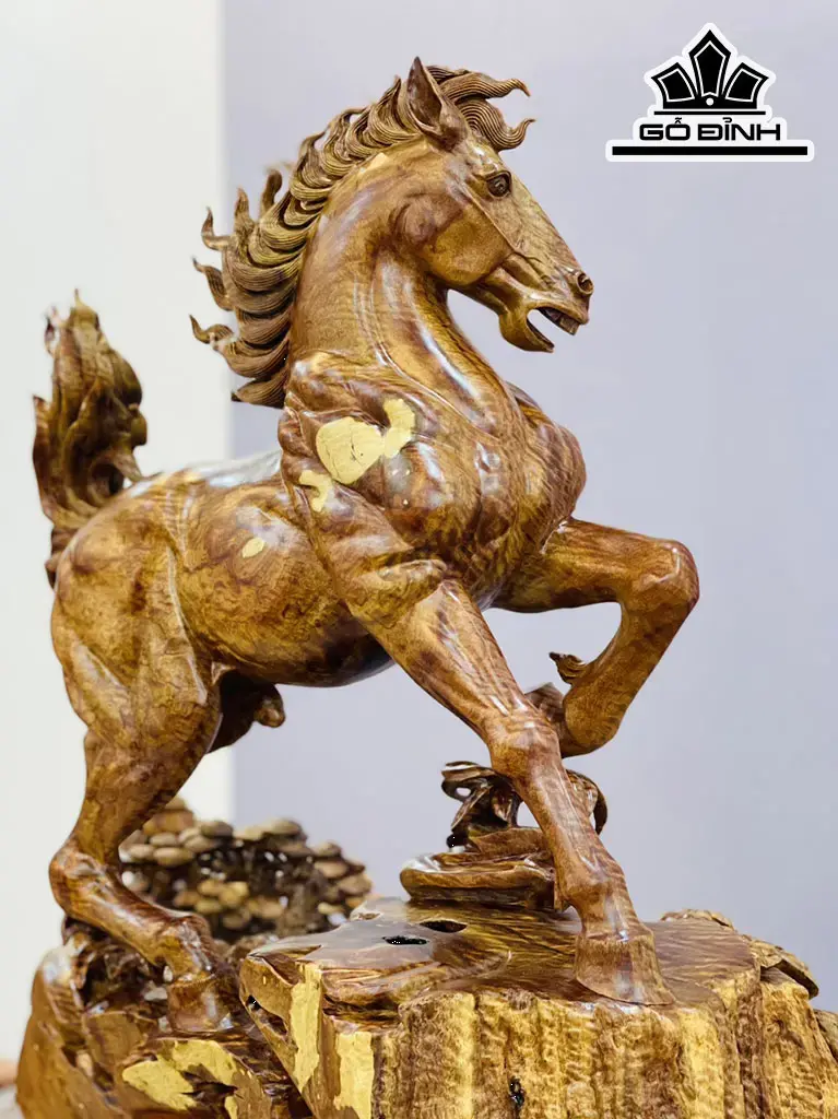 tuong-ngua-phong-thuy-nhat-ma-phi-thien-go-sun-huong-cao-95-ngang-102-sau-42-cm-435077