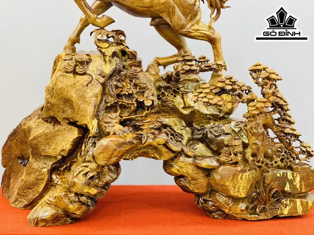 tuong-ngua-phong-thuy-nhat-ma-phi-thien-go-sun-huong-cao-95-ngang-102-sau-42-cm-435078