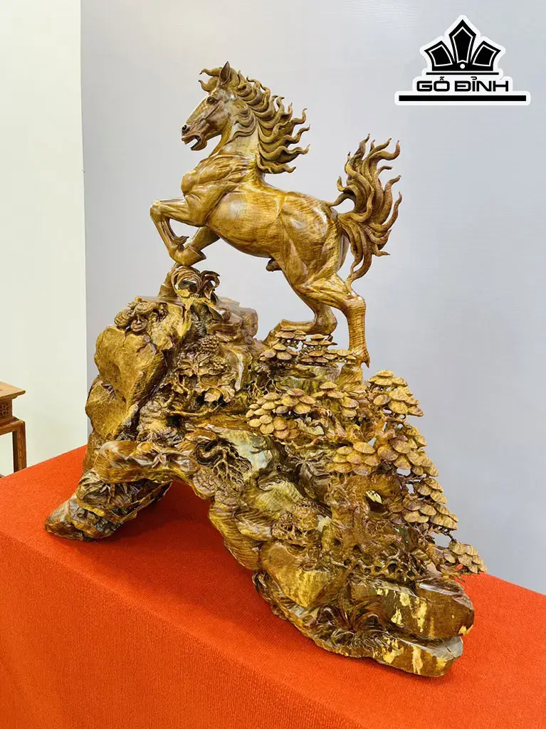 tuong-ngua-phong-thuy-nhat-ma-phi-thien-go-sun-huong-cao-95-ngang-102-sau-42-cm-435079