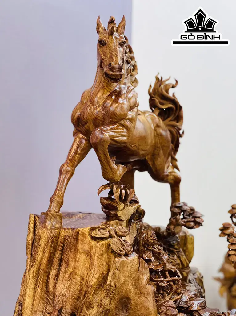 tuong-ngua-phong-thuy-nhat-ma-phi-thien-go-sun-huong-cao-95-ngang-102-sau-42-cm-435080