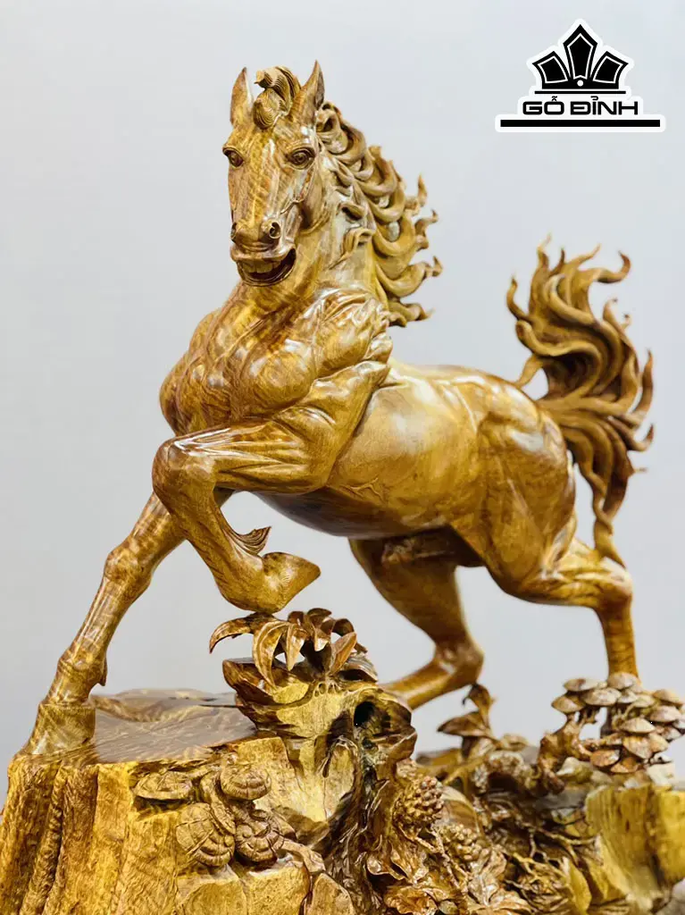 tuong-ngua-phong-thuy-nhat-ma-phi-thien-go-sun-huong-cao-95-ngang-102-sau-42-cm-435081