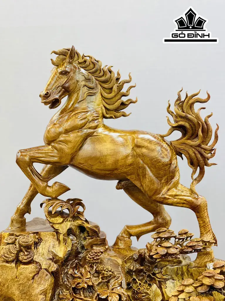 tuong-ngua-phong-thuy-nhat-ma-phi-thien-go-sun-huong-cao-95-ngang-102-sau-42-cm-435082