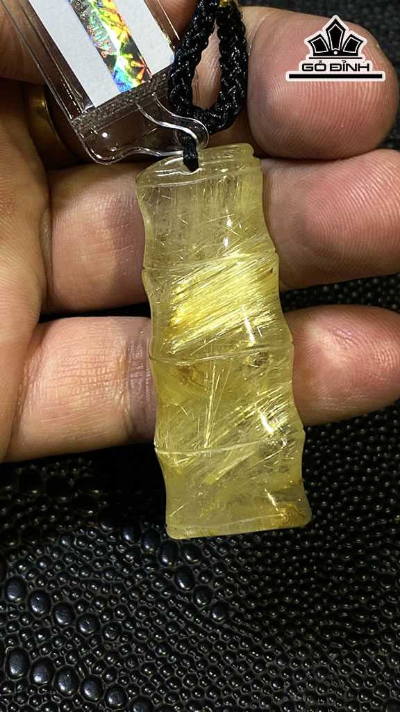 Mặt Dây Chuyền Đốt Trúc Đá Thạch Anh Tóc Vàng Cao 49,74 Ngang 19,94 Sâu 13,86 (mm) 122,25cts